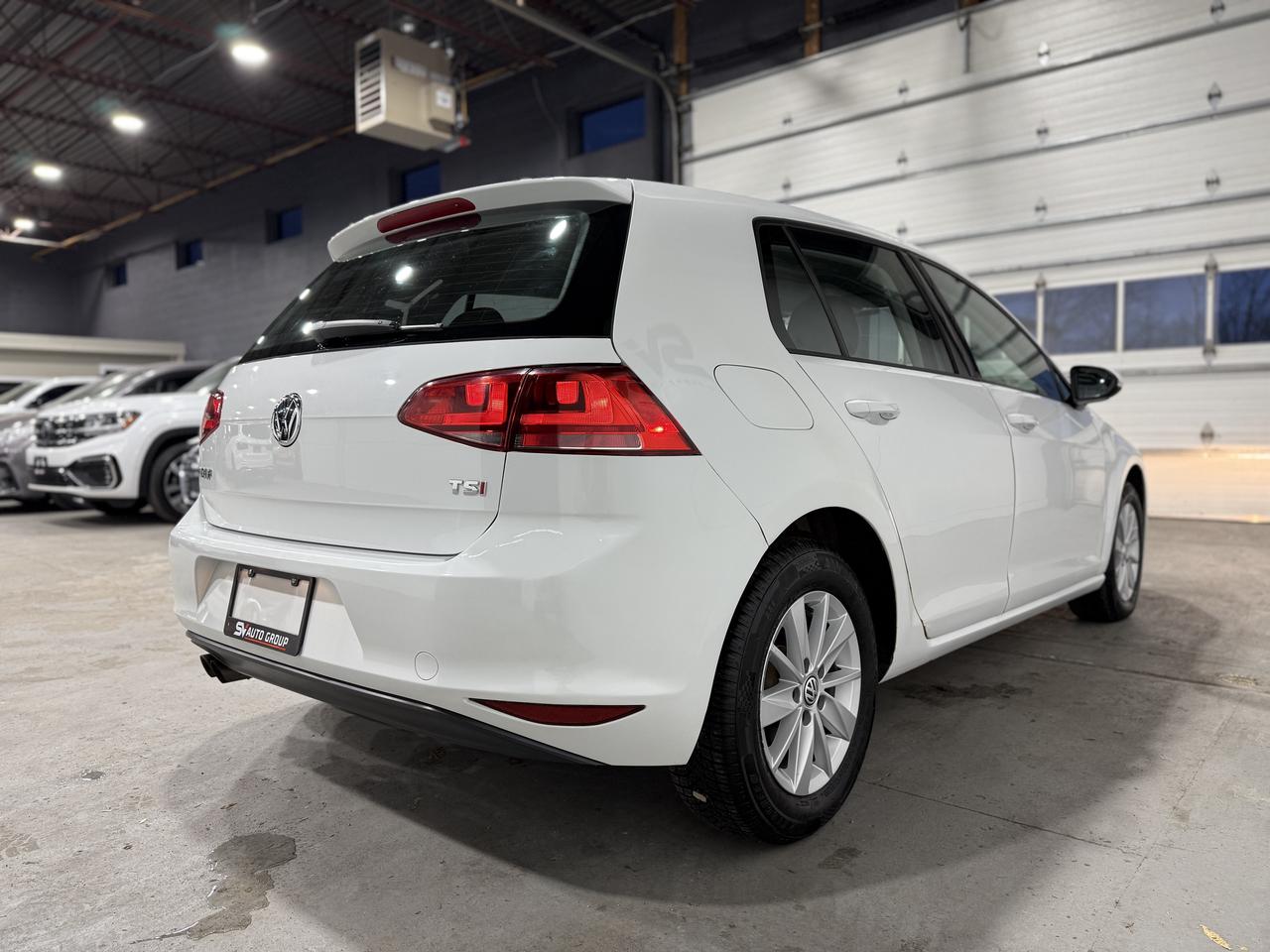 2016 Volkswagen Golf TSI S Photo