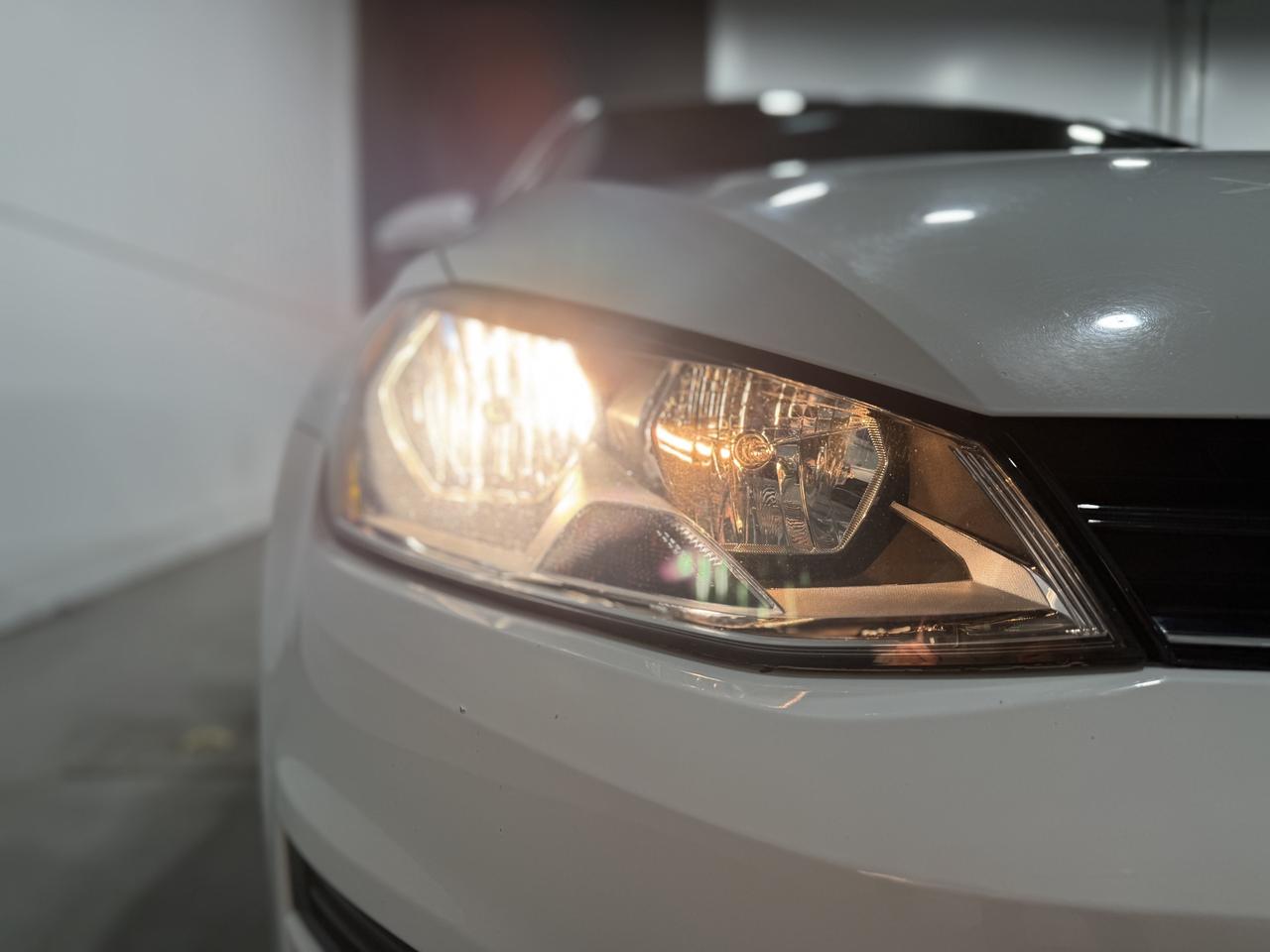 2016 Volkswagen Golf TSI S Photo