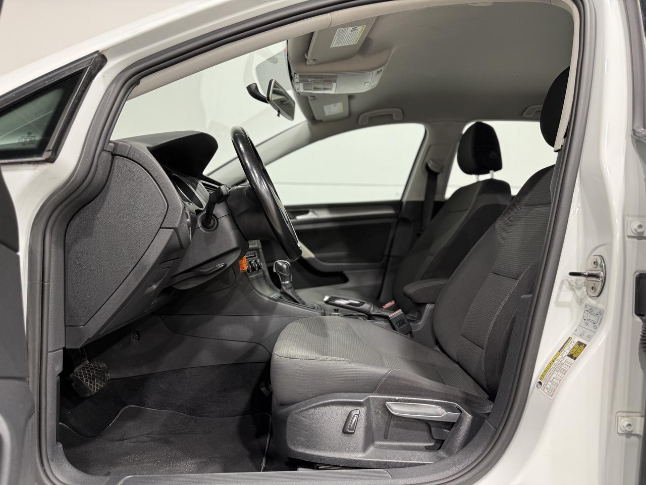 2016 Volkswagen Golf TSI S Photo