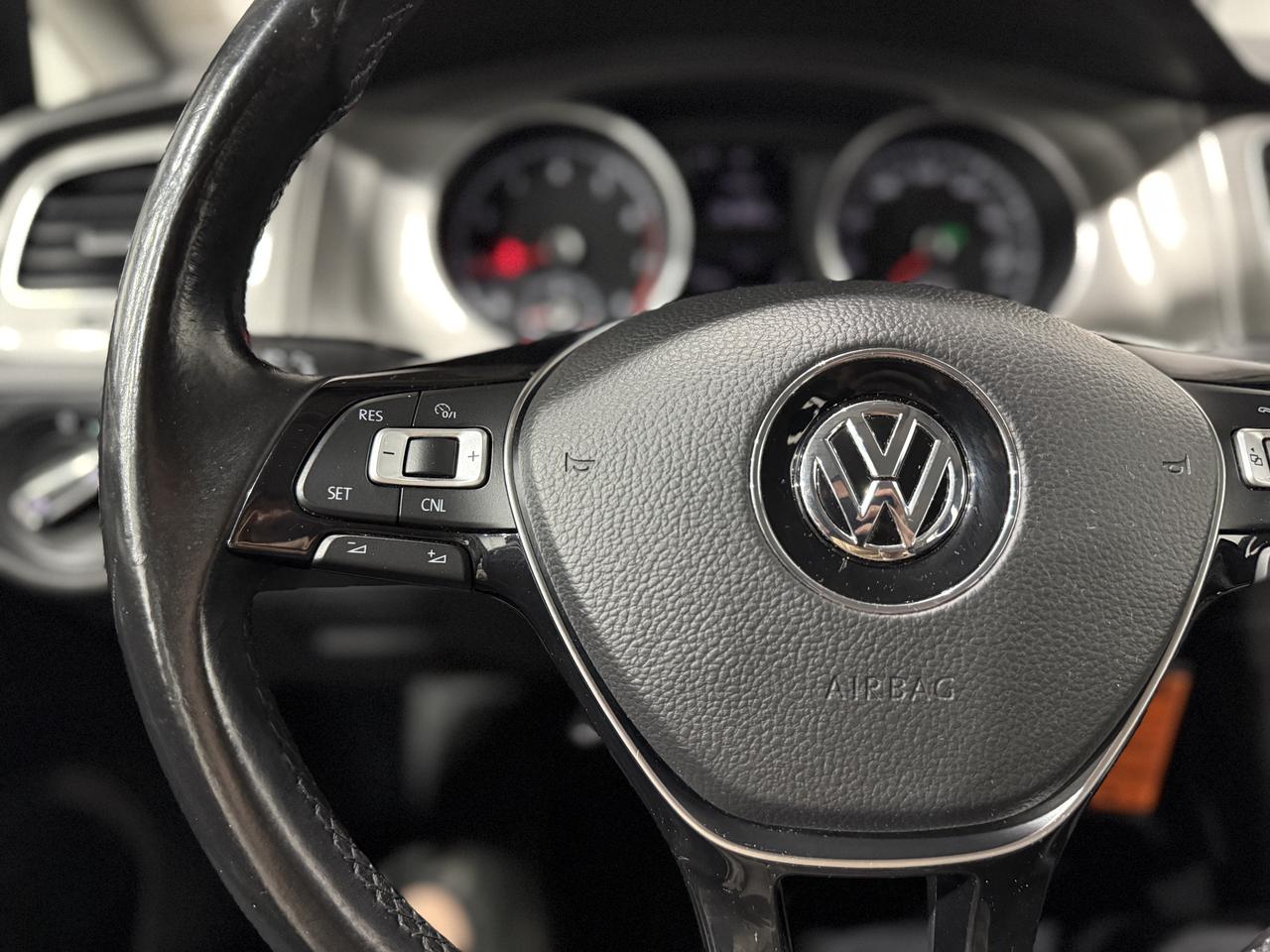 2016 Volkswagen Golf TSI S Photo