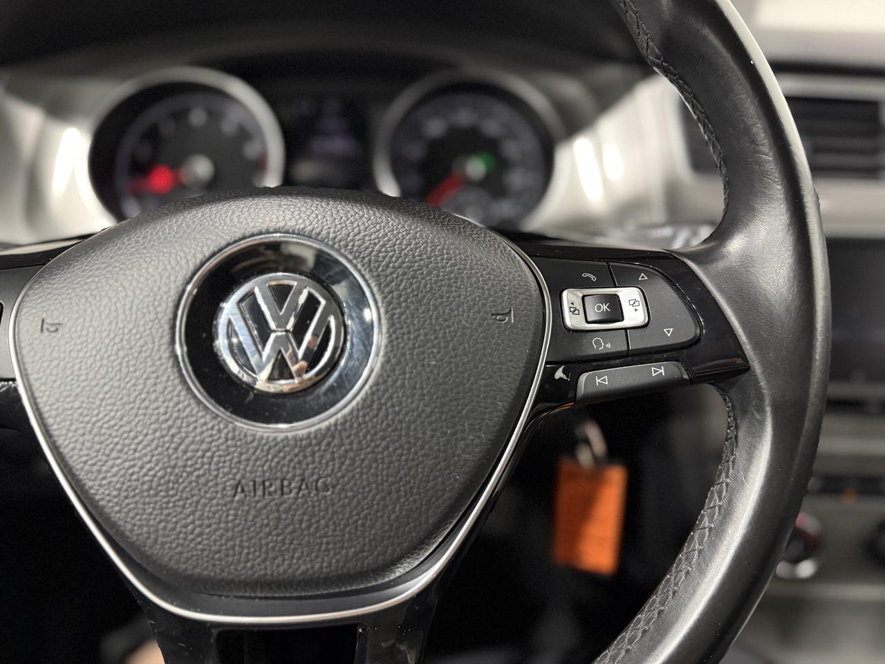 2016 Volkswagen Golf TSI S Photo