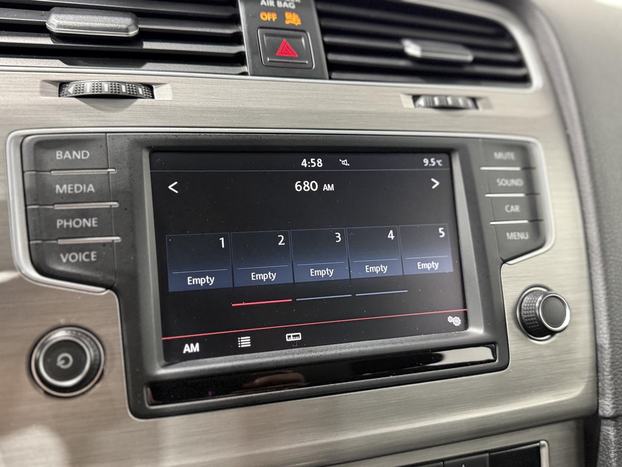 2016 Volkswagen Golf TSI S Photo