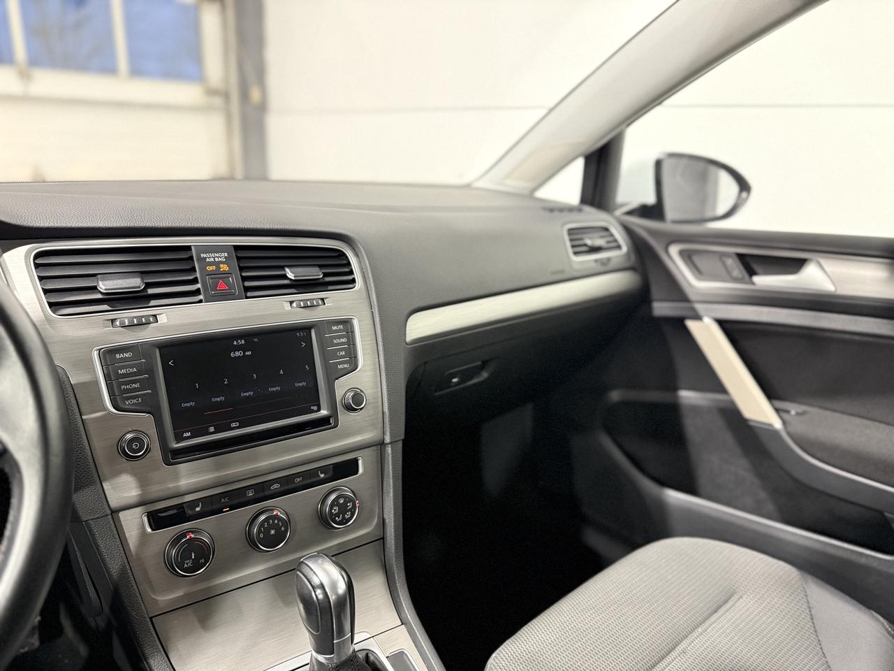 2016 Volkswagen Golf TSI S Photo