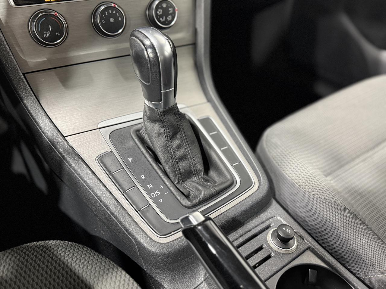 2016 Volkswagen Golf TSI S Photo