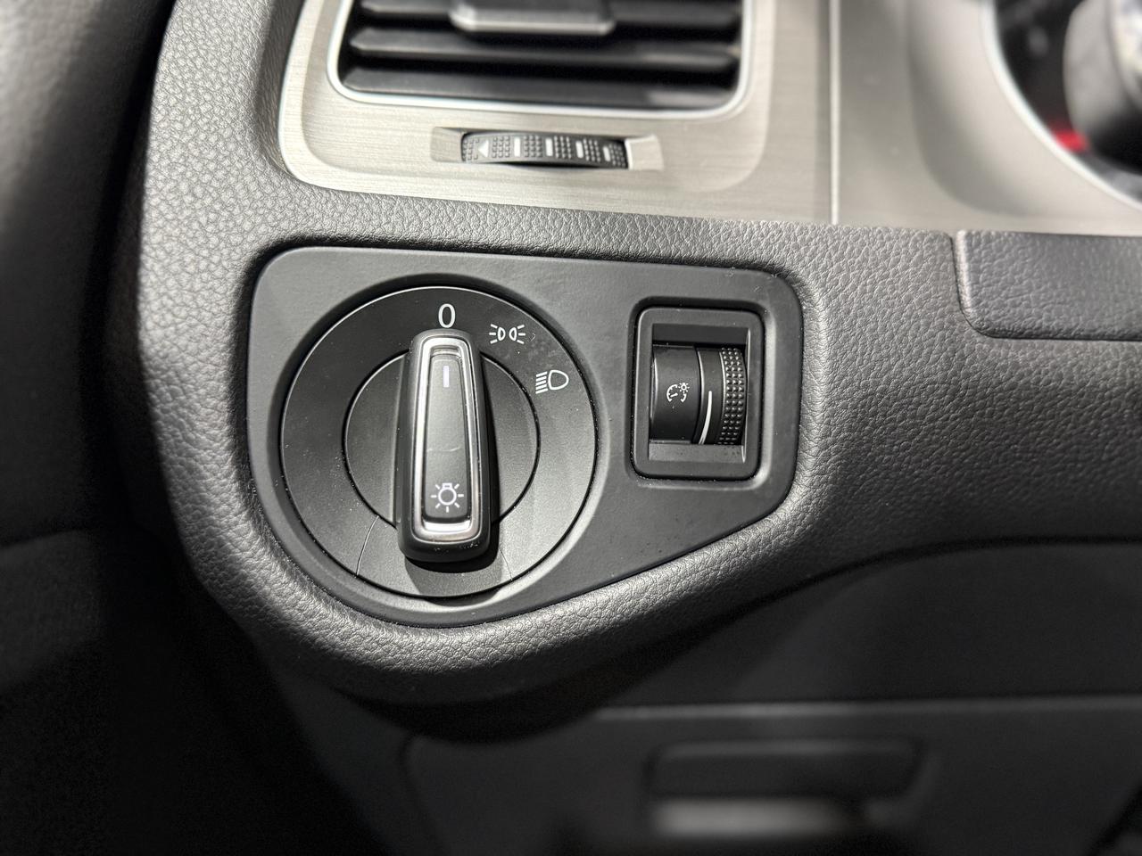 2016 Volkswagen Golf TSI S Photo