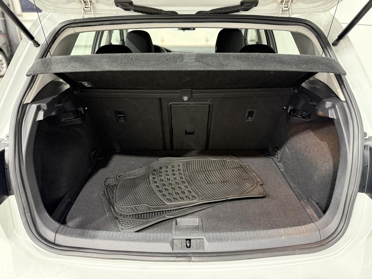 2016 Volkswagen Golf TSI S Photo