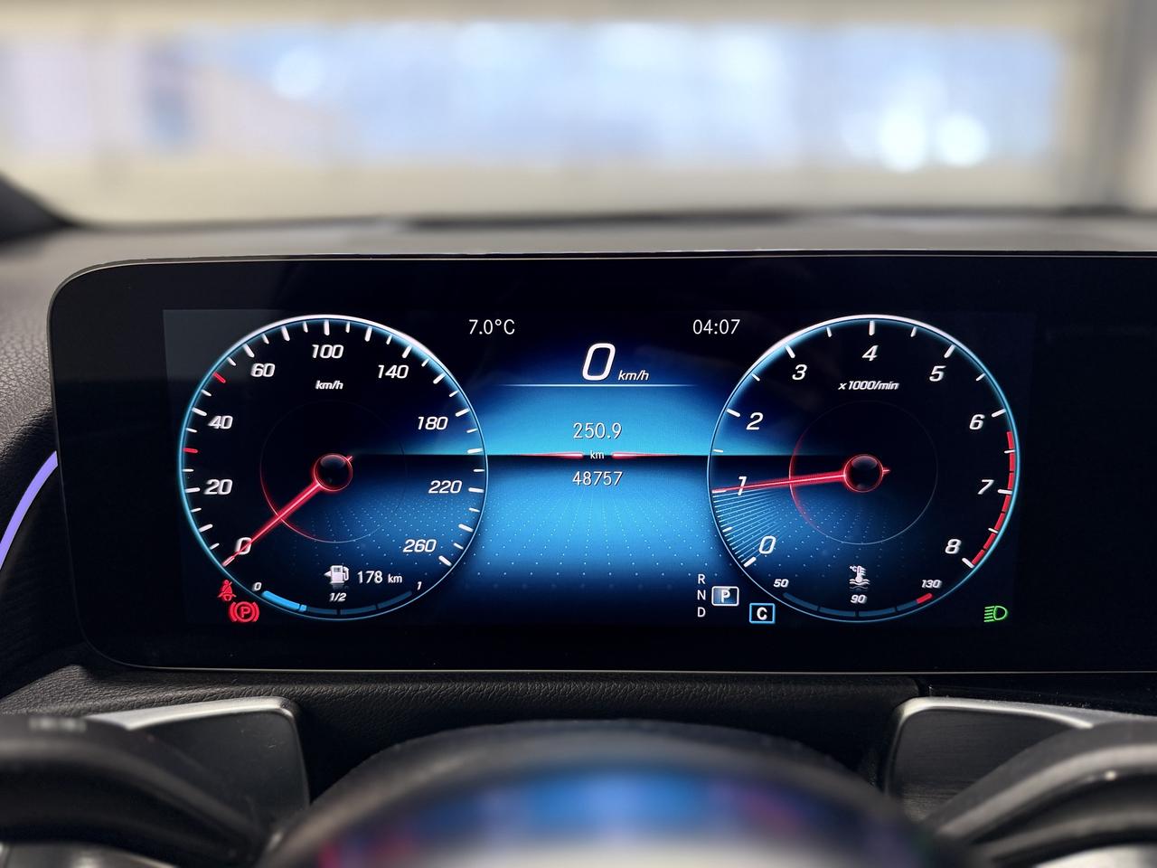 2022 Mercedes-Benz GLB-Class GLB 250 Photo