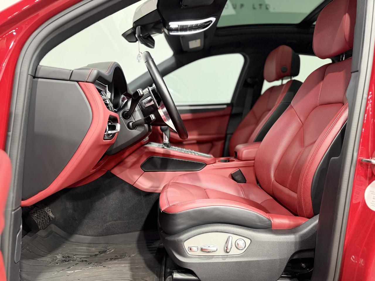 2019 Porsche Macan  Photo