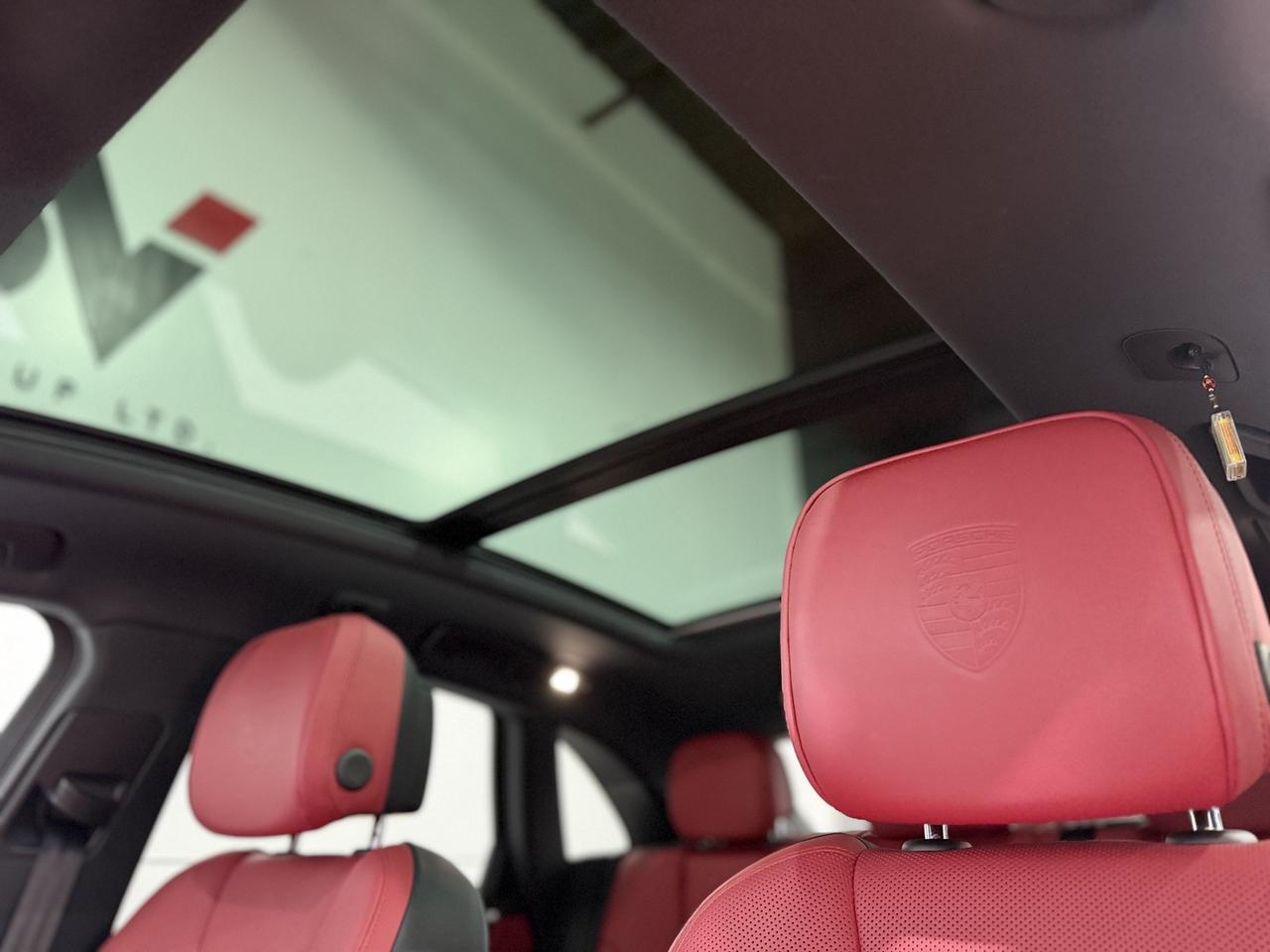 2019 Porsche Macan  Photo