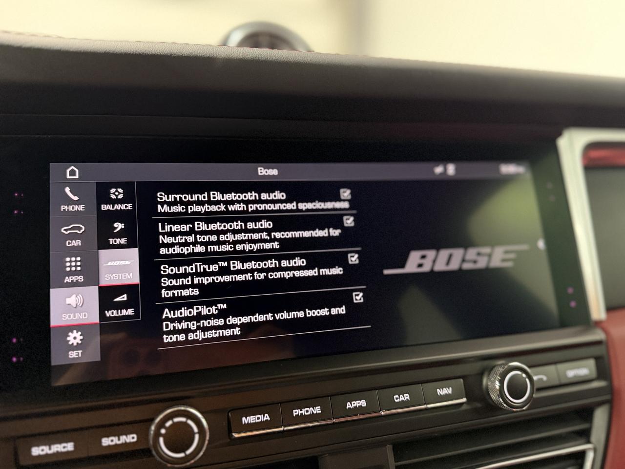 2019 Porsche Macan  Photo