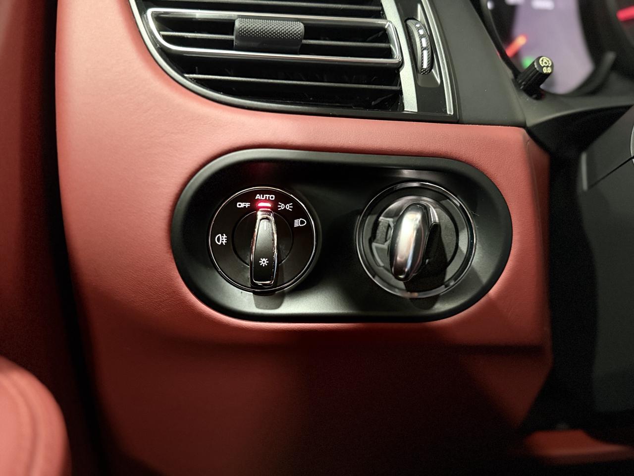 2019 Porsche Macan  Photo