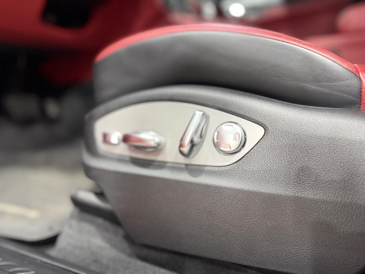 2019 Porsche Macan  Photo