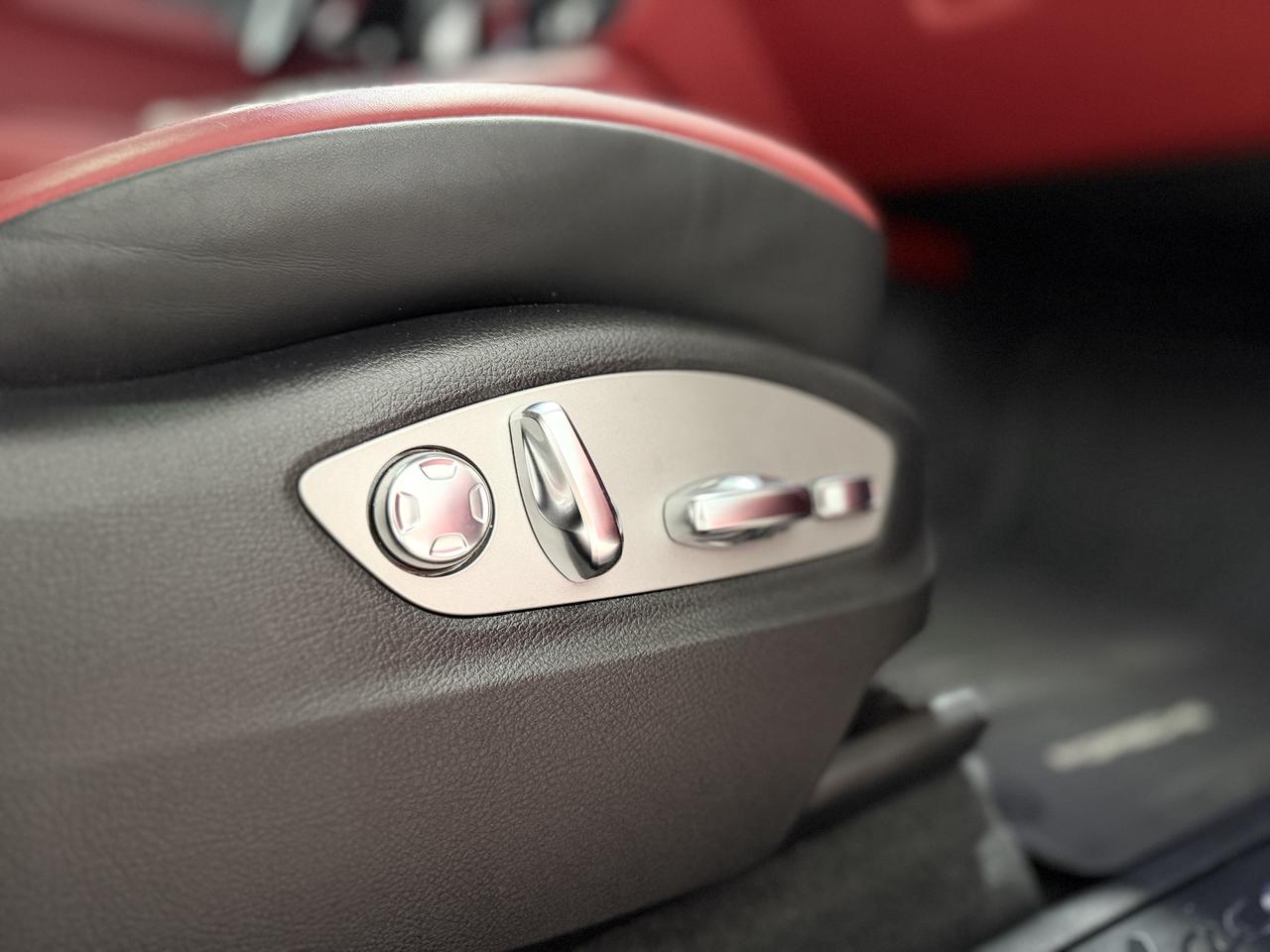 2019 Porsche Macan  Photo