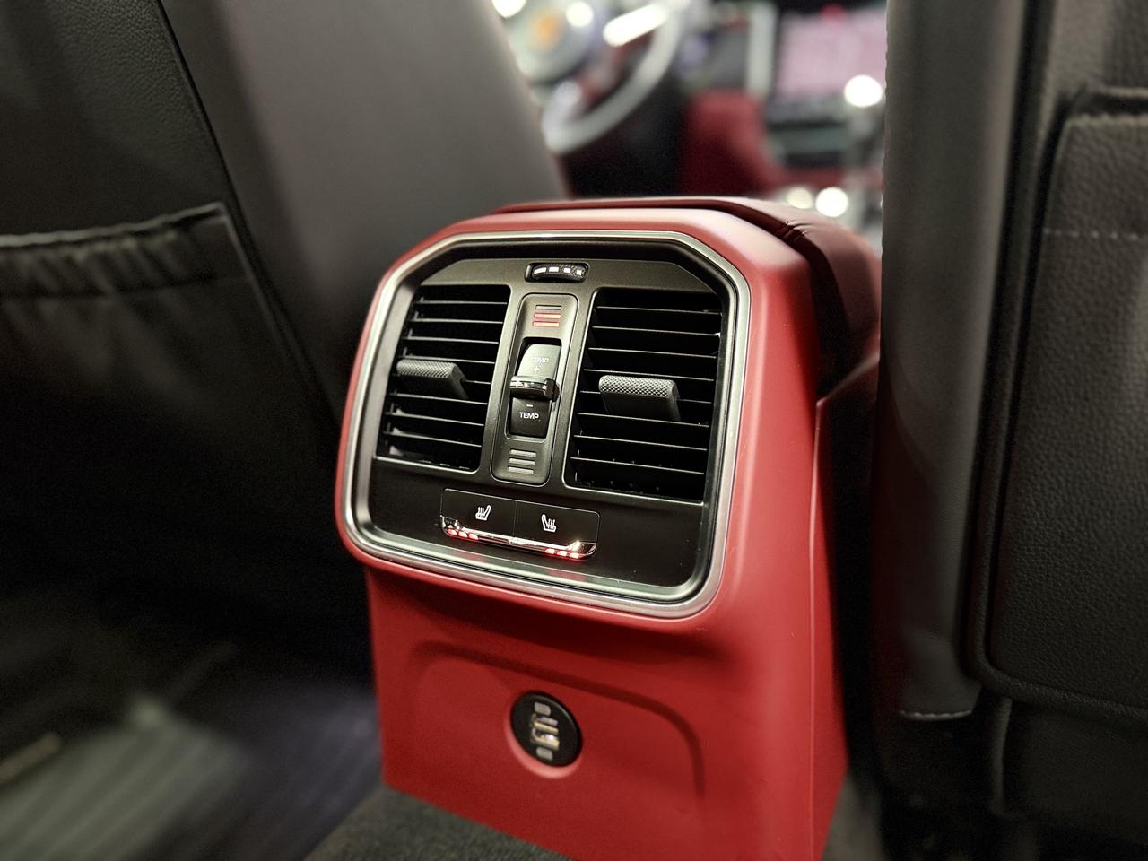 2019 Porsche Macan  Photo