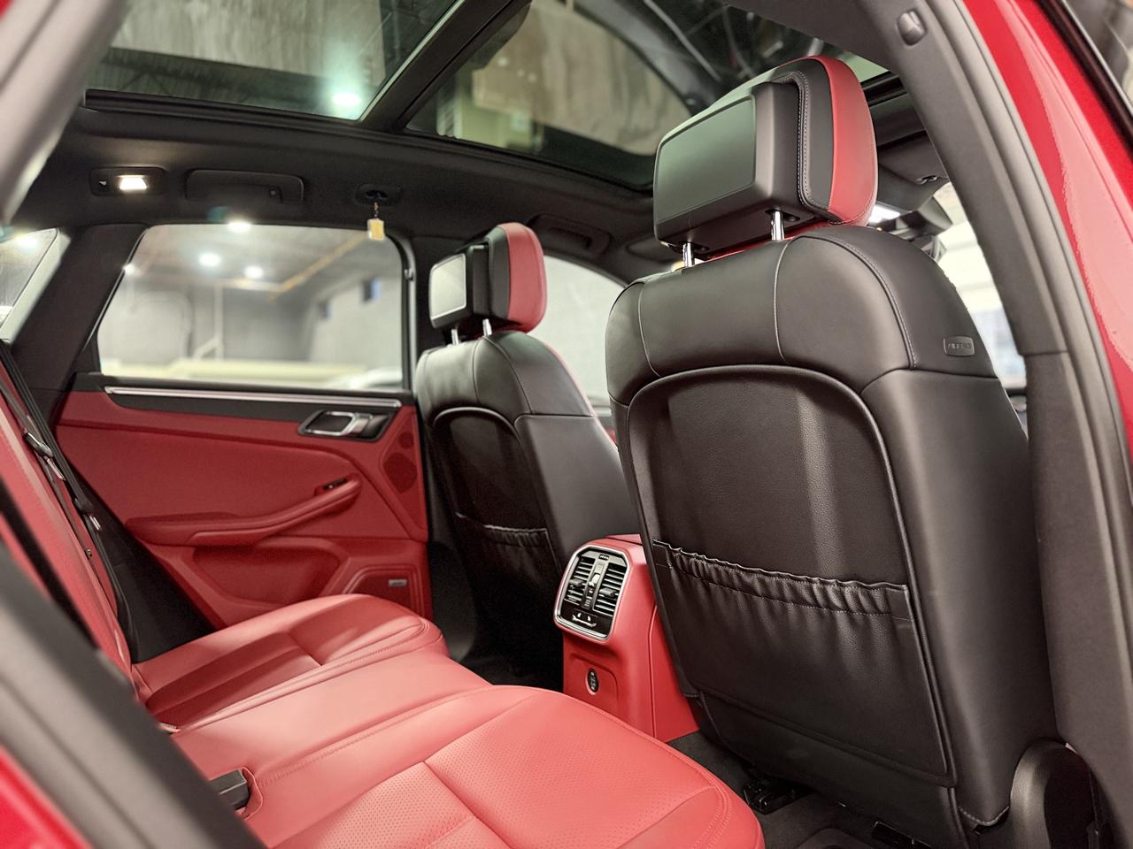 2019 Porsche Macan  Photo