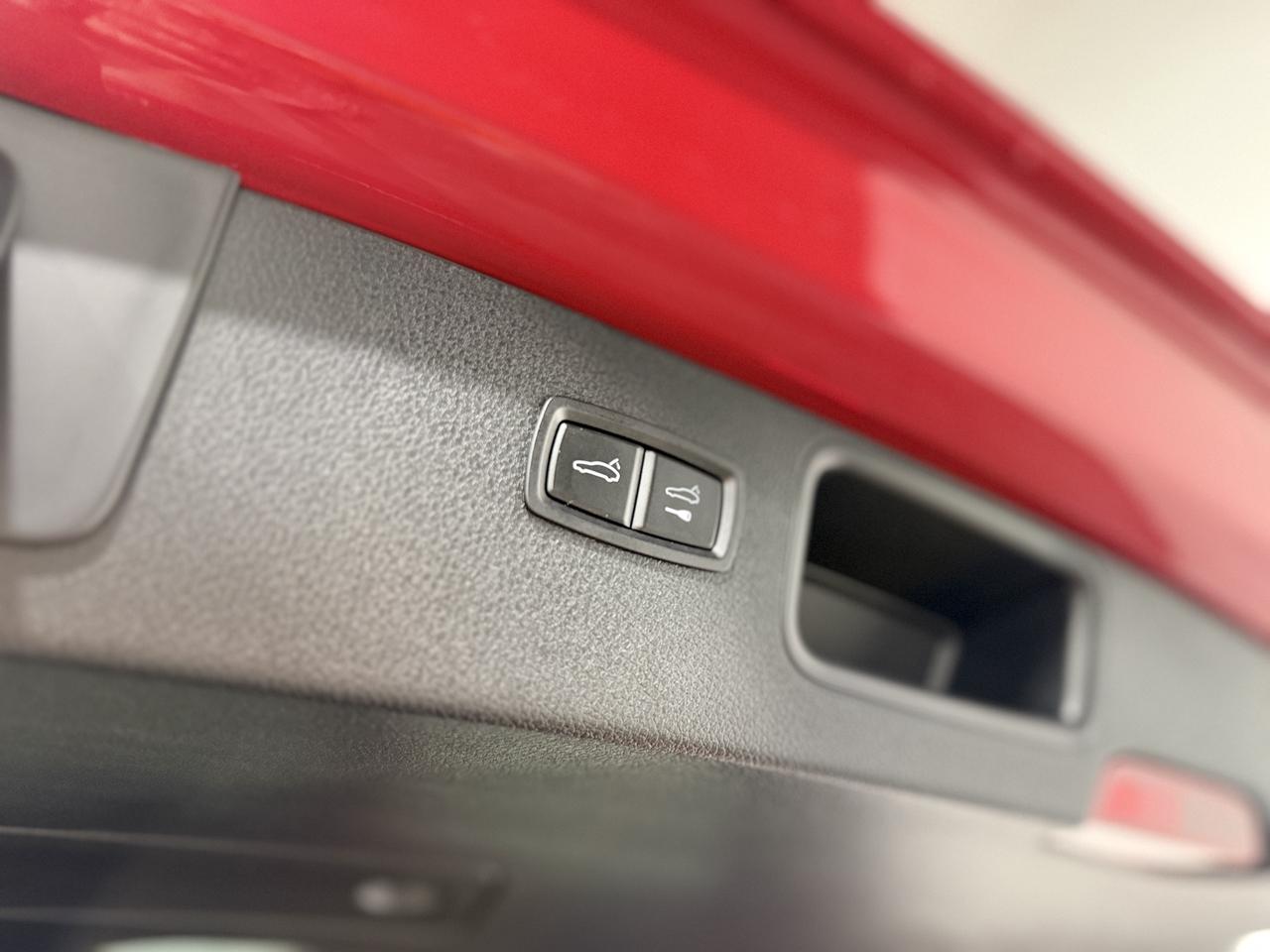 2019 Porsche Macan  Photo