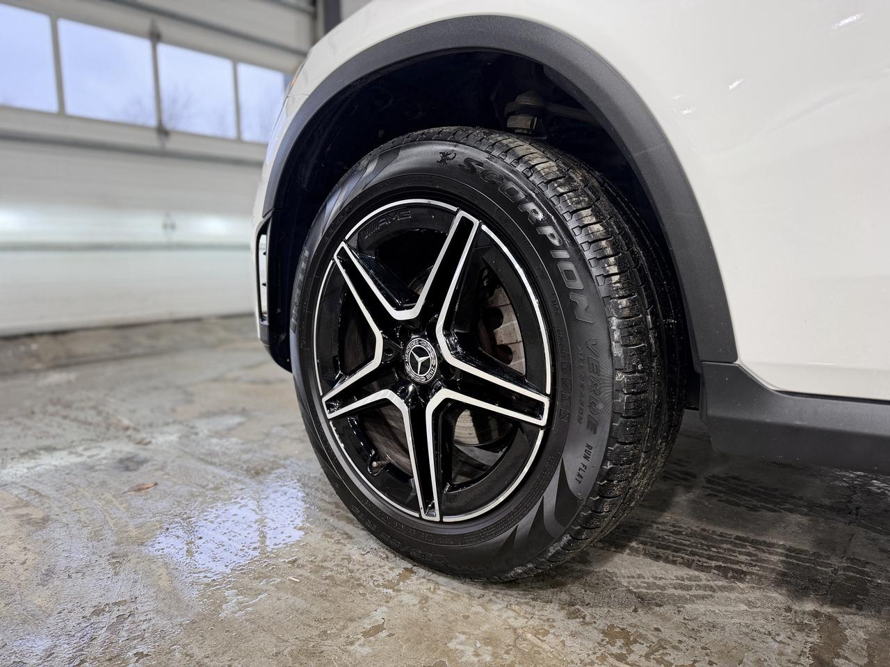 2022 Mercedes-Benz GLC-Class 300 Photo2