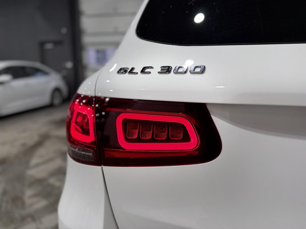 2022 Mercedes-Benz GLC-Class 300 Photo