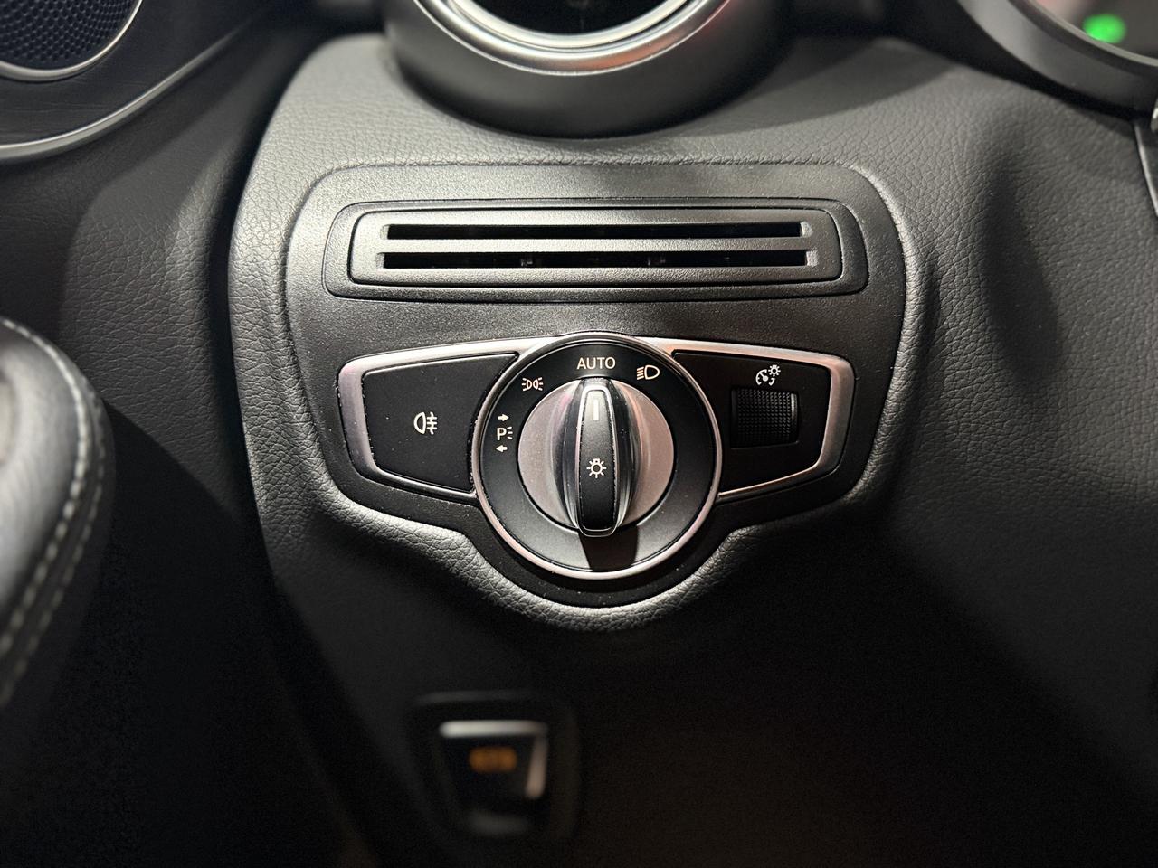 2022 Mercedes-Benz GLC-Class 300 Photo