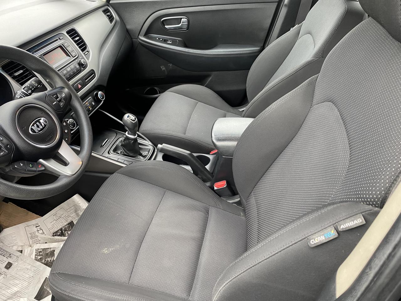 2014 Kia Rondo FX Photo2