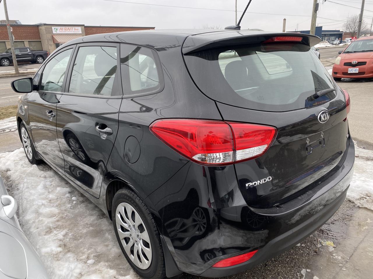 2014 Kia Rondo FX Photo