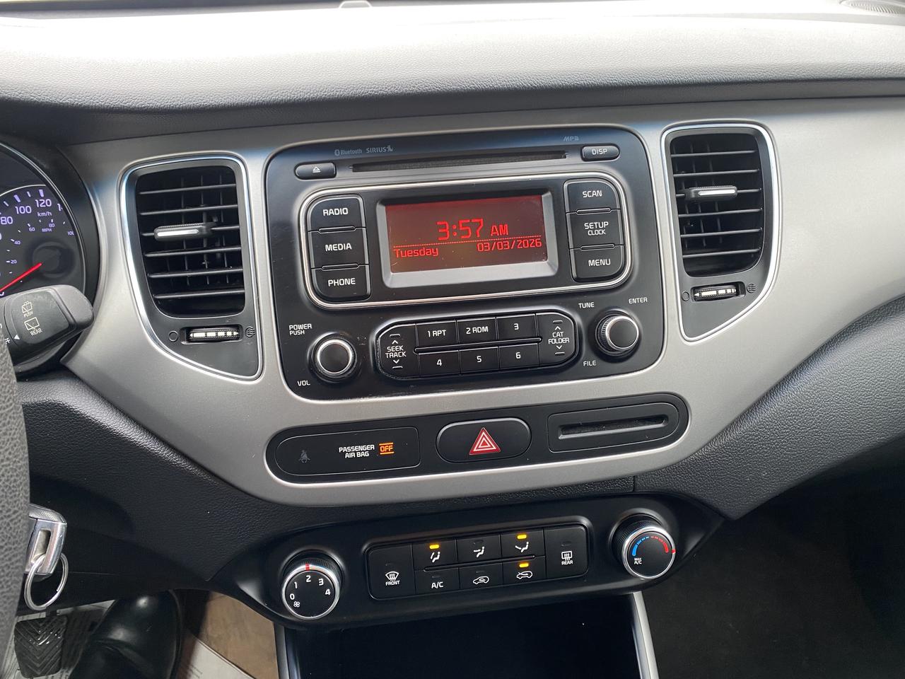 2014 Kia Rondo FX Photo