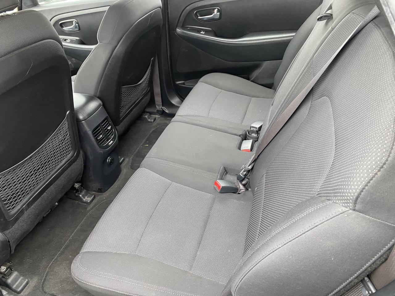 2014 Kia Rondo FX Photo