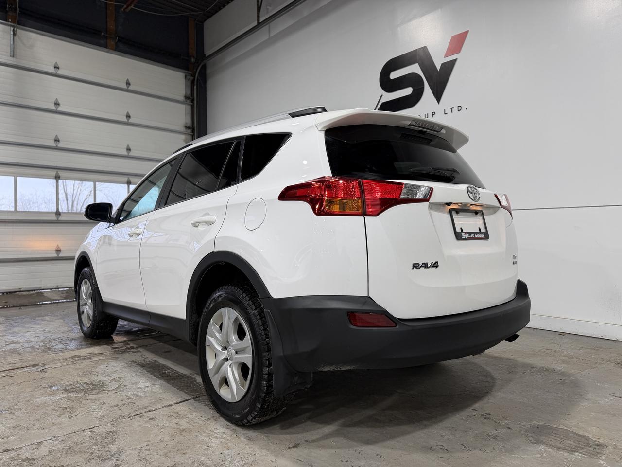 2014 Toyota RAV4 LE Photo
