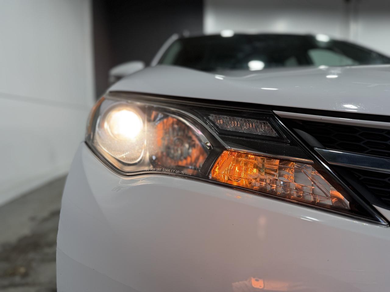 2014 Toyota RAV4 LE Photo