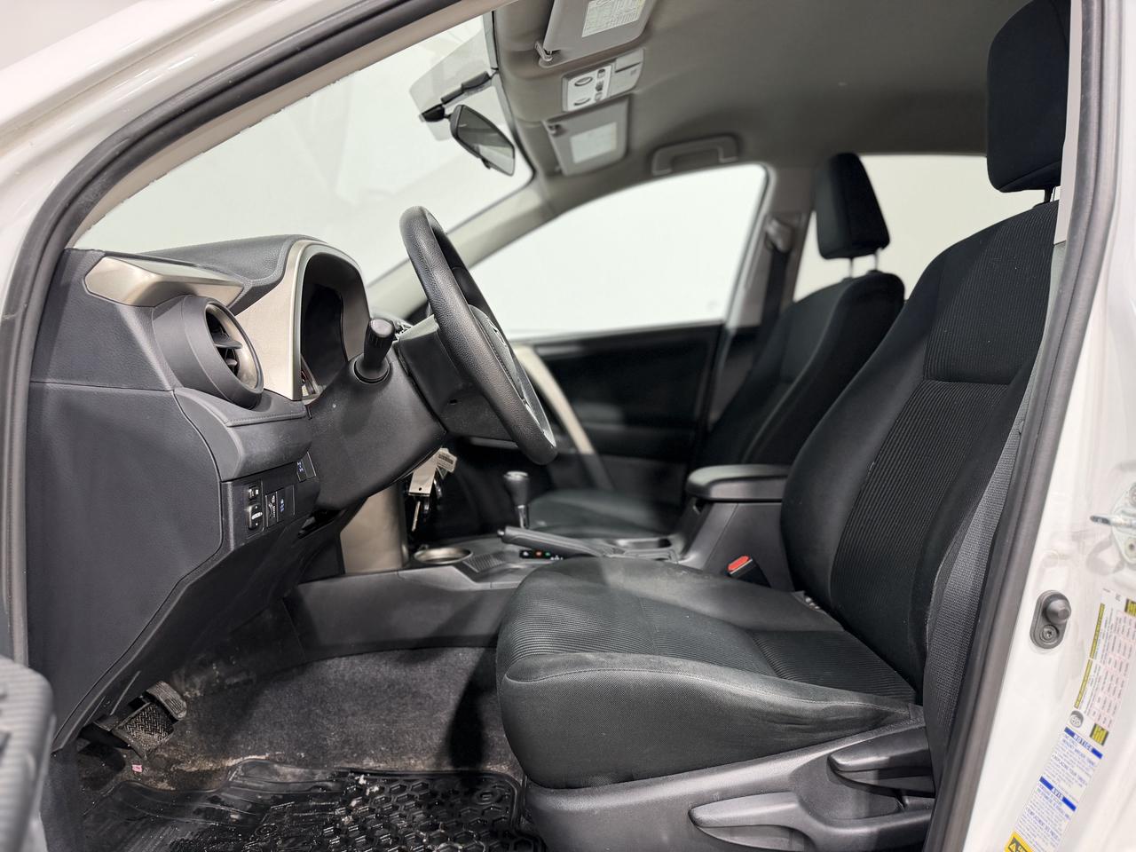 2014 Toyota RAV4 LE Photo