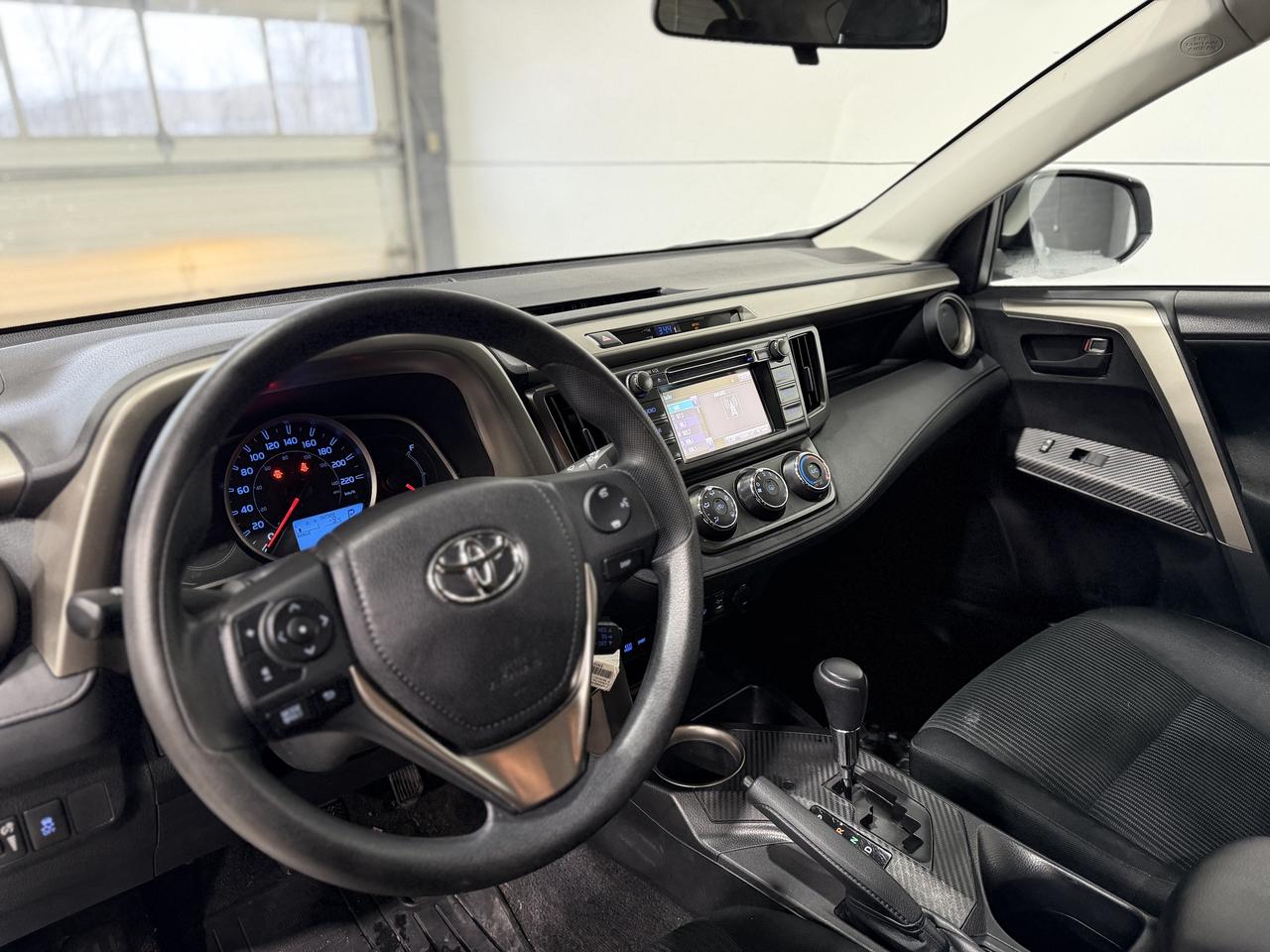 2014 Toyota RAV4 LE Photo