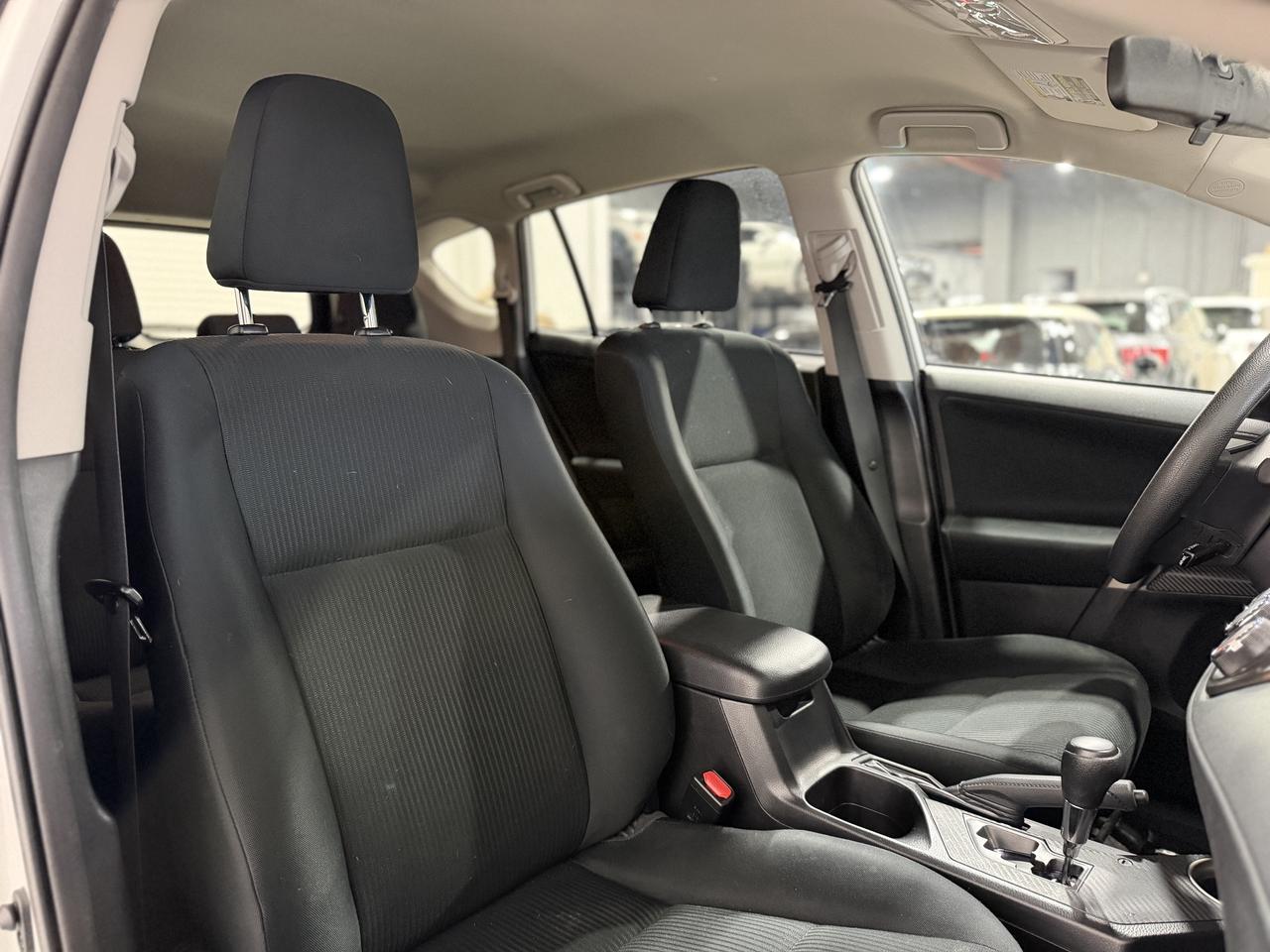 2014 Toyota RAV4 LE Photo