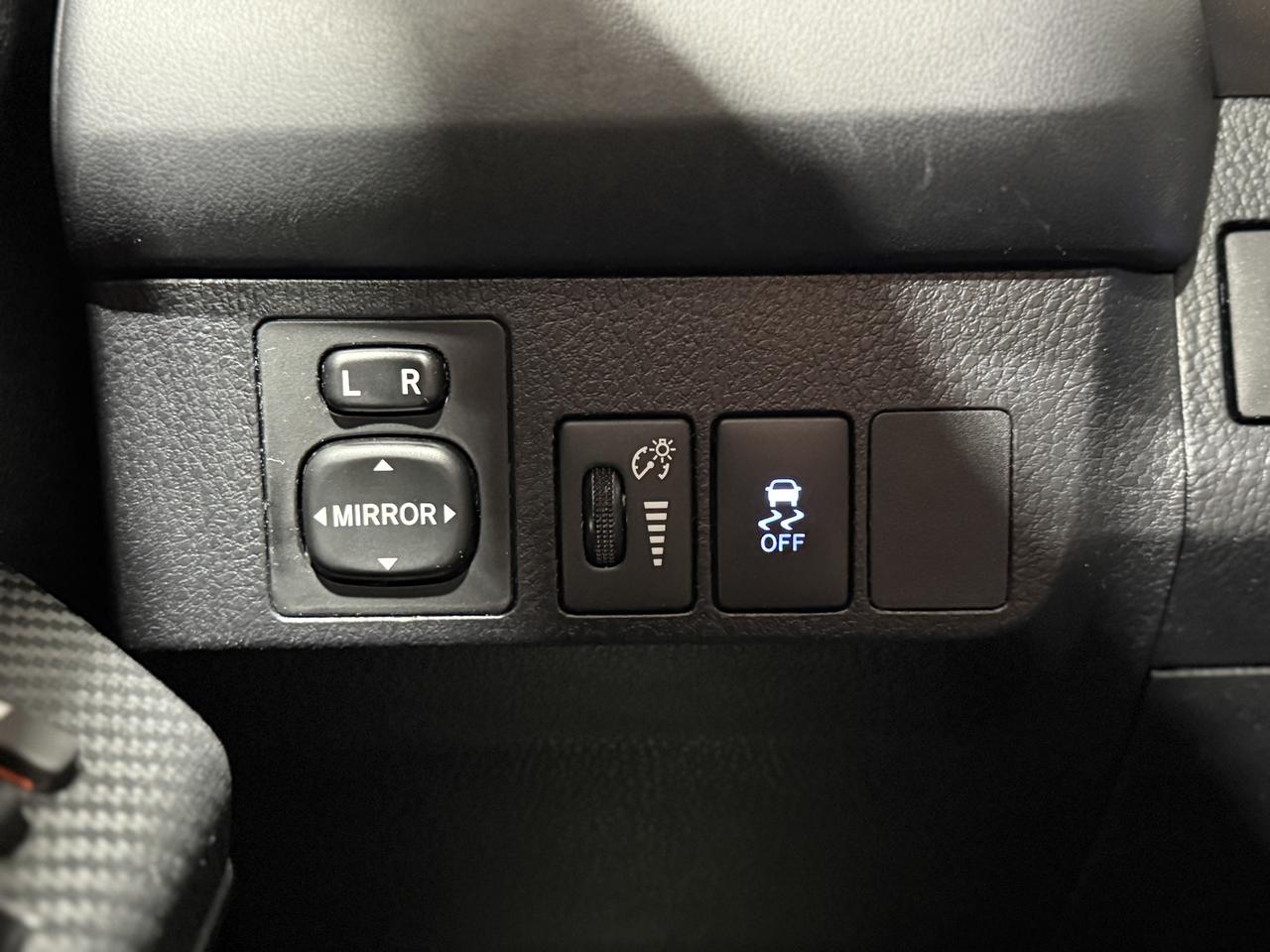 2014 Toyota RAV4 LE Photo