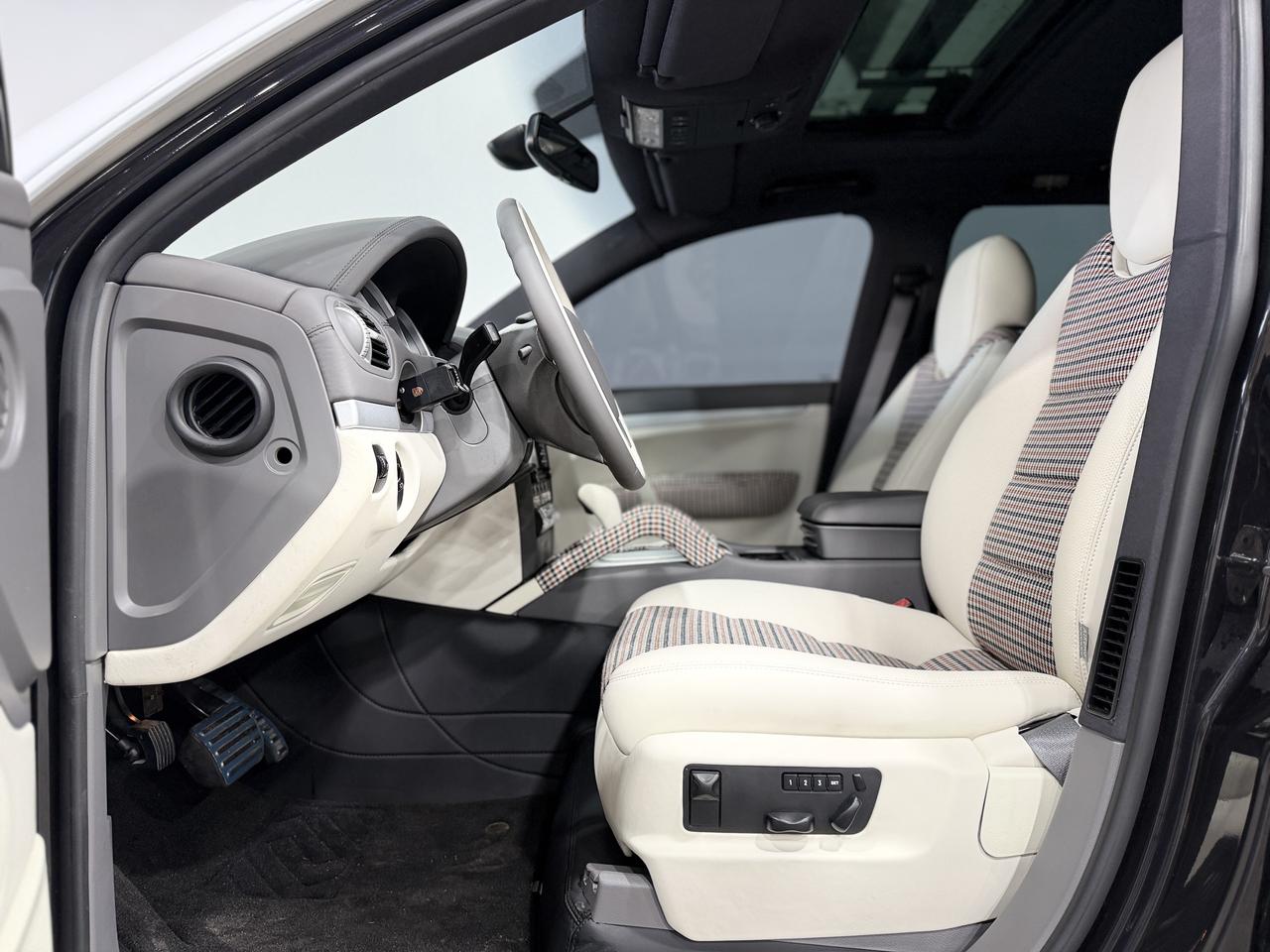 2010 Porsche Cayenne S Photo