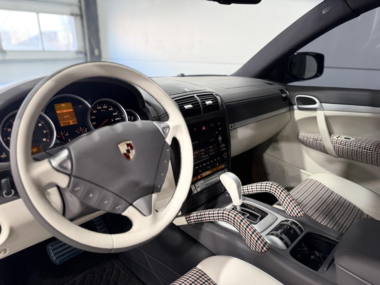 2010 Porsche Cayenne S Photo