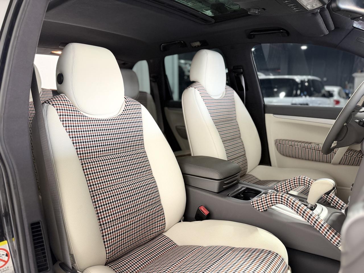 2010 Porsche Cayenne S Photo