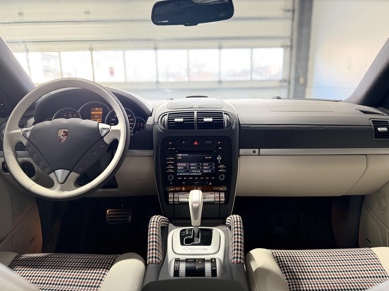 2010 Porsche Cayenne S Photo