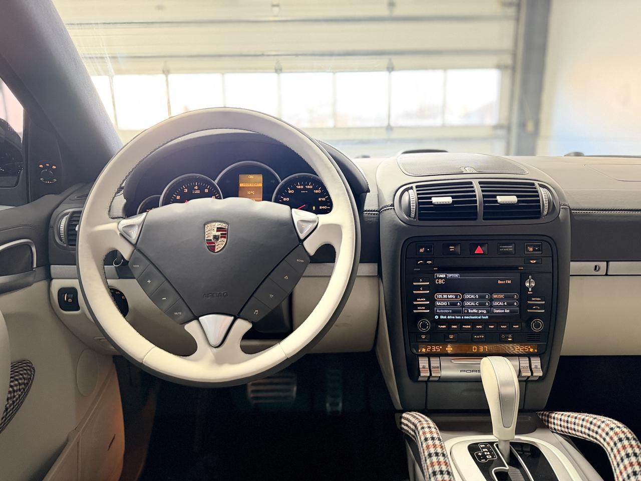 2010 Porsche Cayenne S Photo