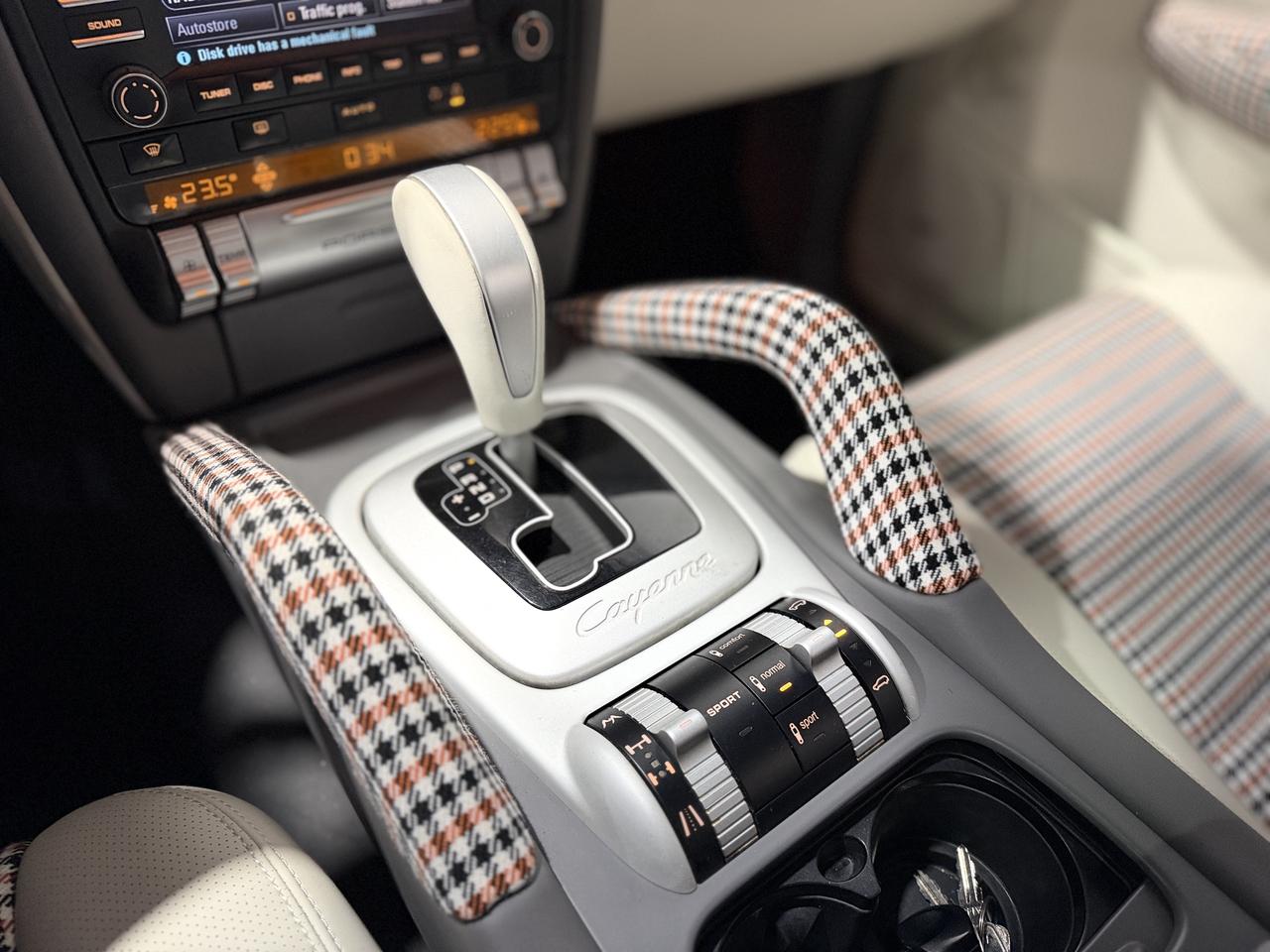 2010 Porsche Cayenne S Photo