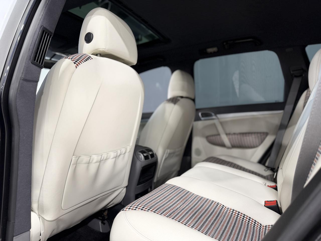 2010 Porsche Cayenne S Photo