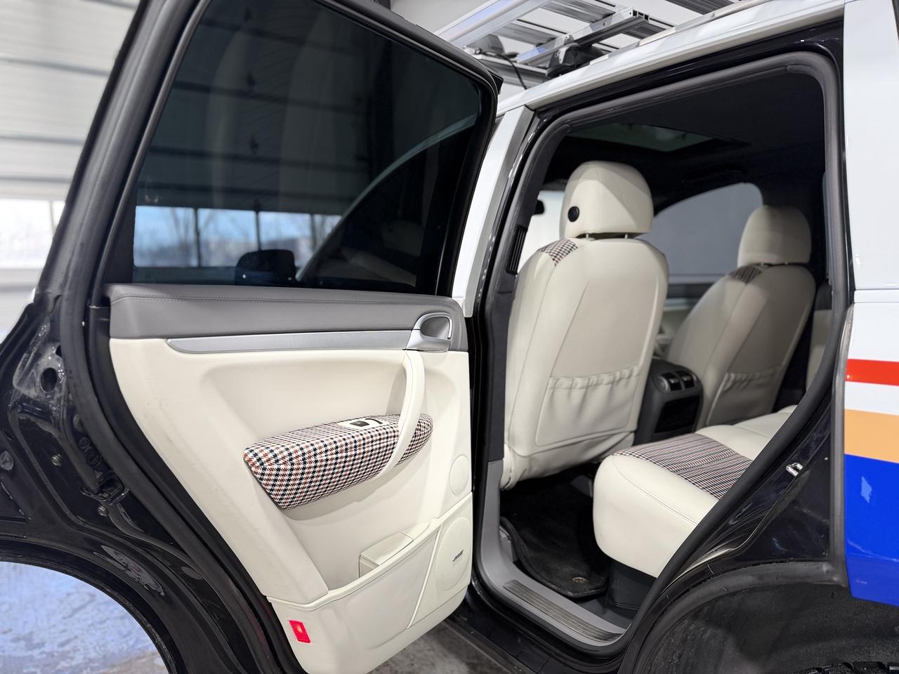 2010 Porsche Cayenne S Photo