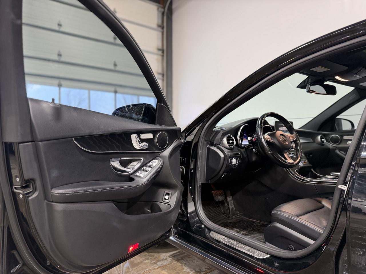 2016 Mercedes-Benz C-Class C300 Photo