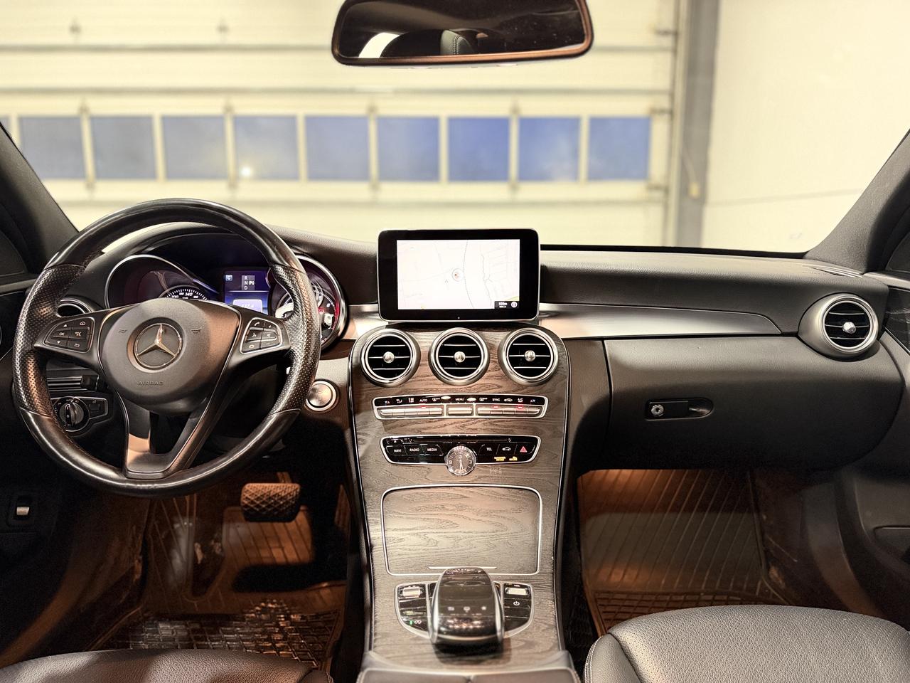 2016 Mercedes-Benz C-Class C300 Photo