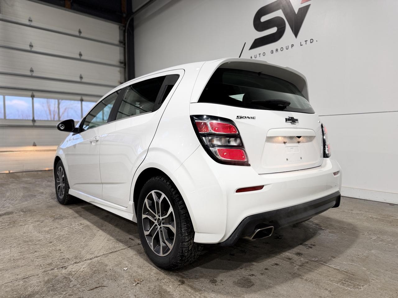 2018 Chevrolet Sonic LT  W/1SD Photo3