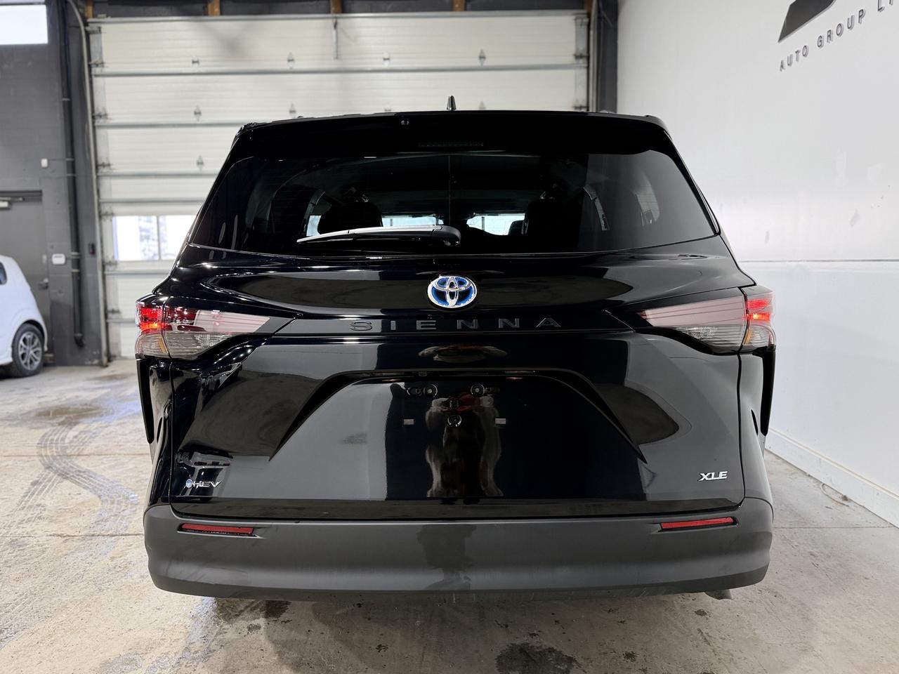 2025 Toyota Sienna XLE Photo