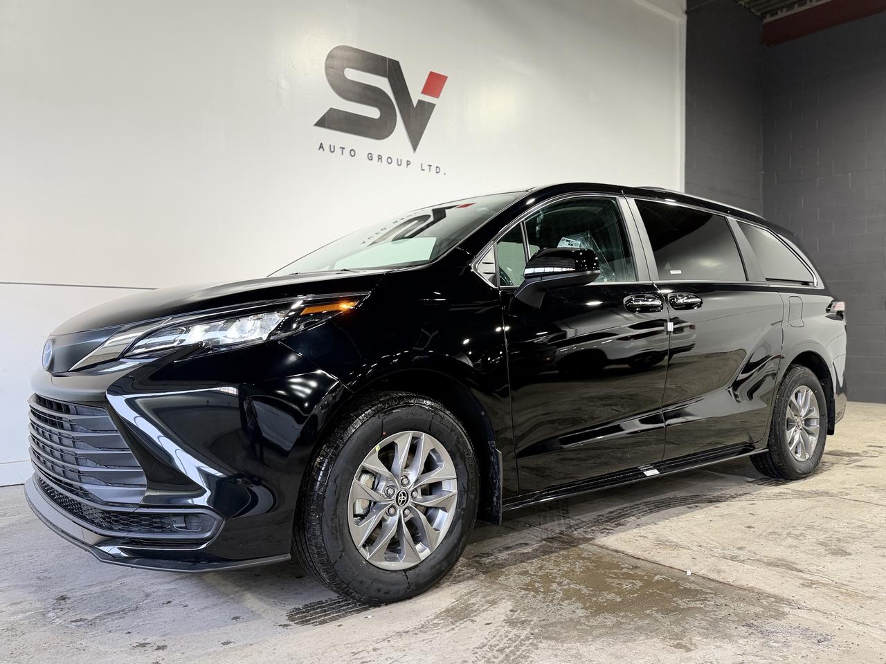 2025 Toyota Sienna XLE Photo