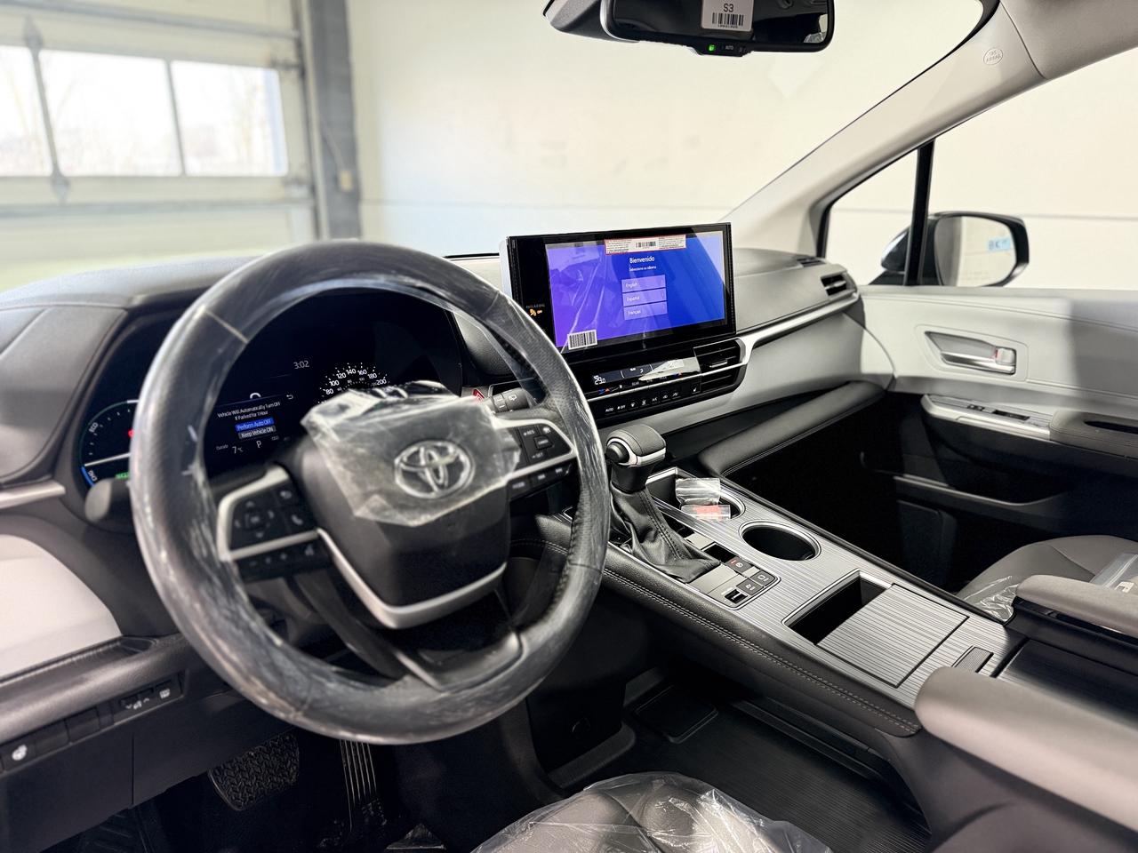 2025 Toyota Sienna XLE Photo
