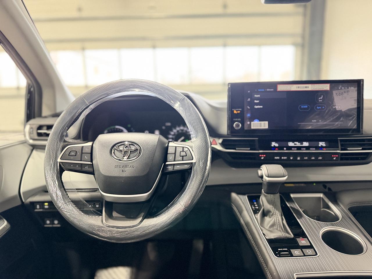 2025 Toyota Sienna XLE Photo