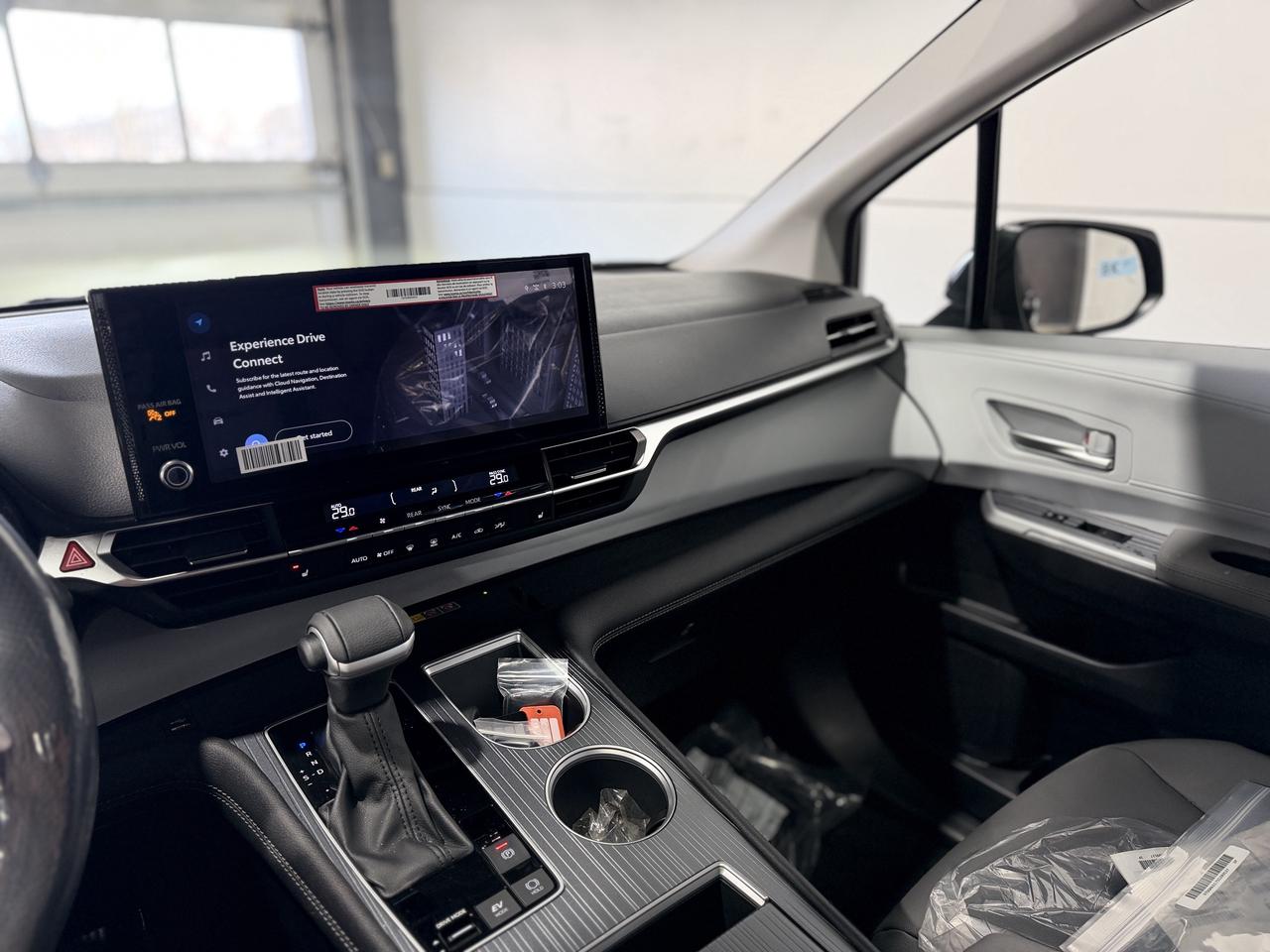 2025 Toyota Sienna XLE Photo