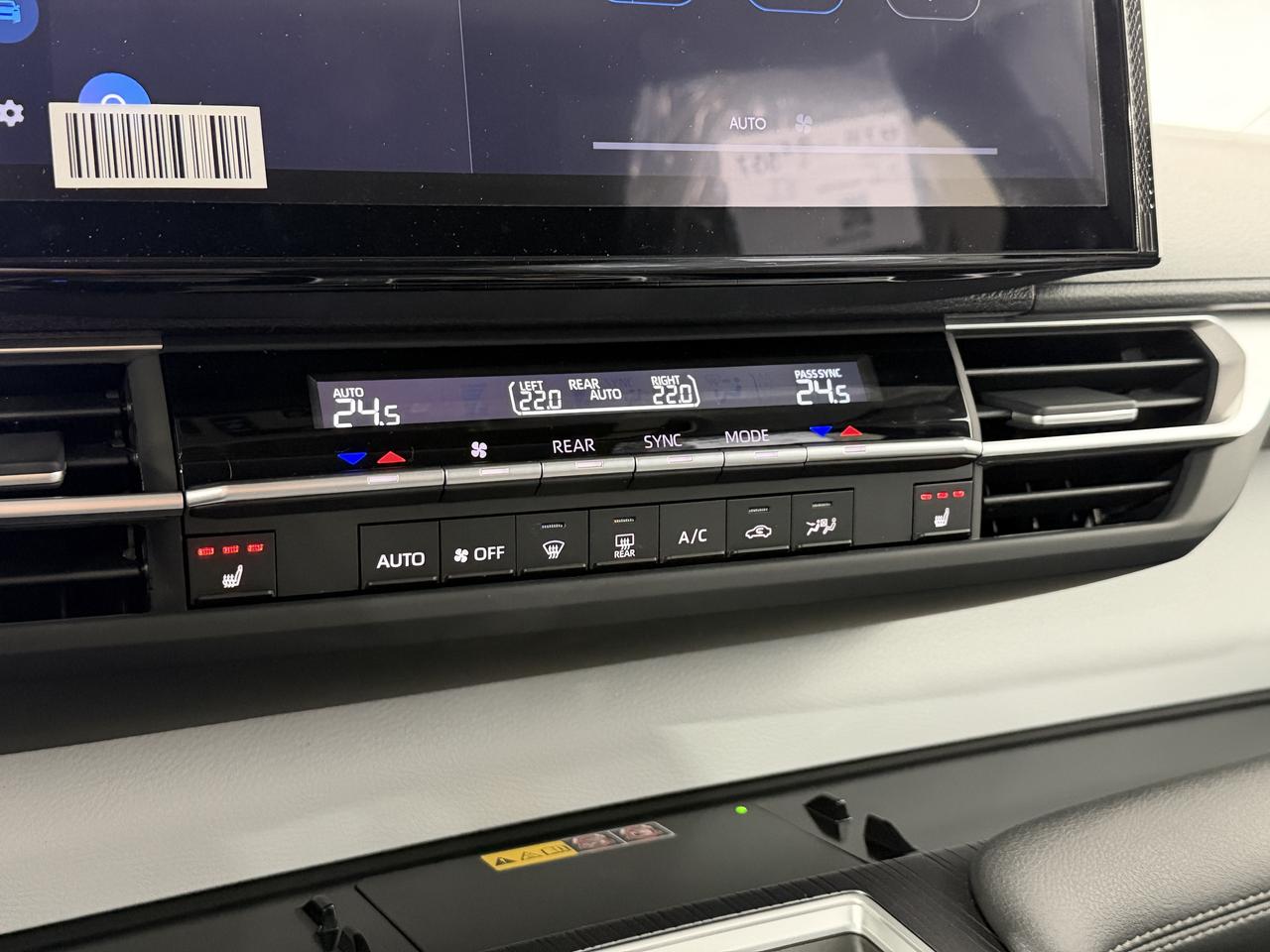 2025 Toyota Sienna XLE Photo